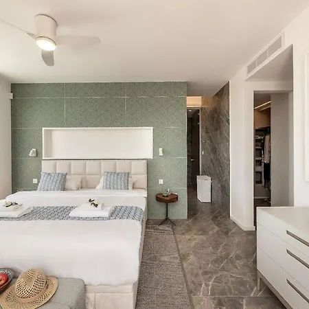 Villa 4 Bedroom - Whaa Tsap - Number In The Photos ! Wow Protaras